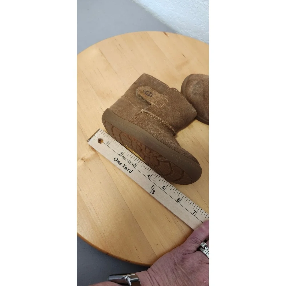 UGG Keelan Boots Kids Size 6 Chestnut Brown Suede Sheepskin Lined 1096034T